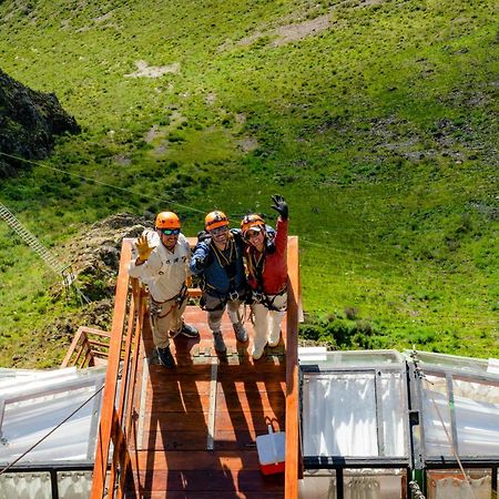 Vertical Sky Luxury Suites オランテイタンボ エクステリア 写真
