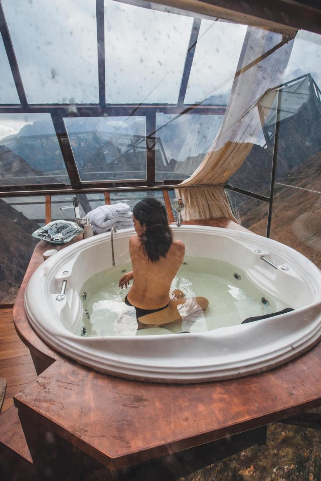 Vertical Sky Luxury Suites オランテイタンボ エクステリア 写真